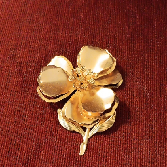 Jewelry - Gold Flower Brooch Pin - Women Jewelry